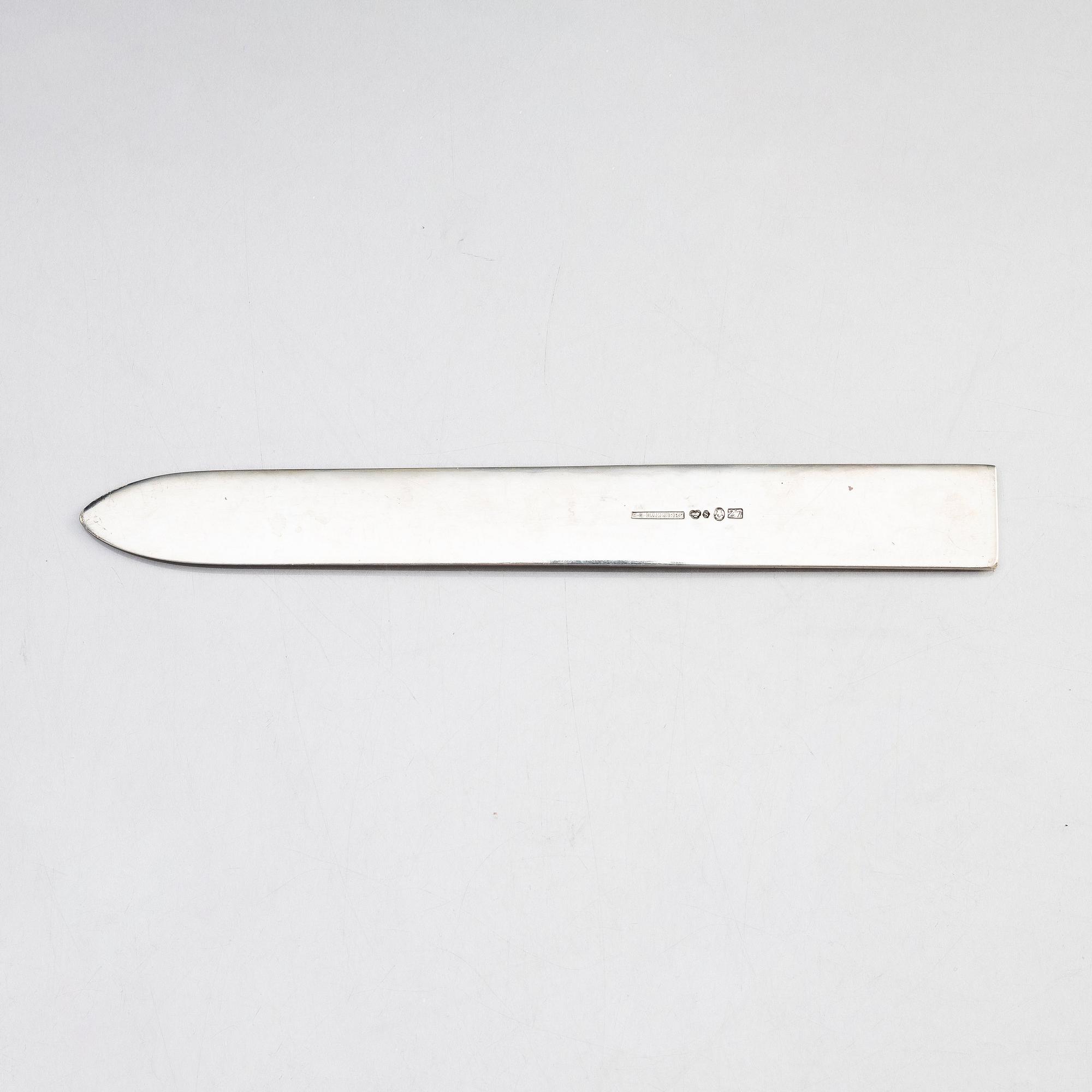 Atelier Borgila, skrivschatull/skrin, Stockholm 1953, sterling silver samt CG Hallberg, brevkniv, silver, Stockholm 1926.