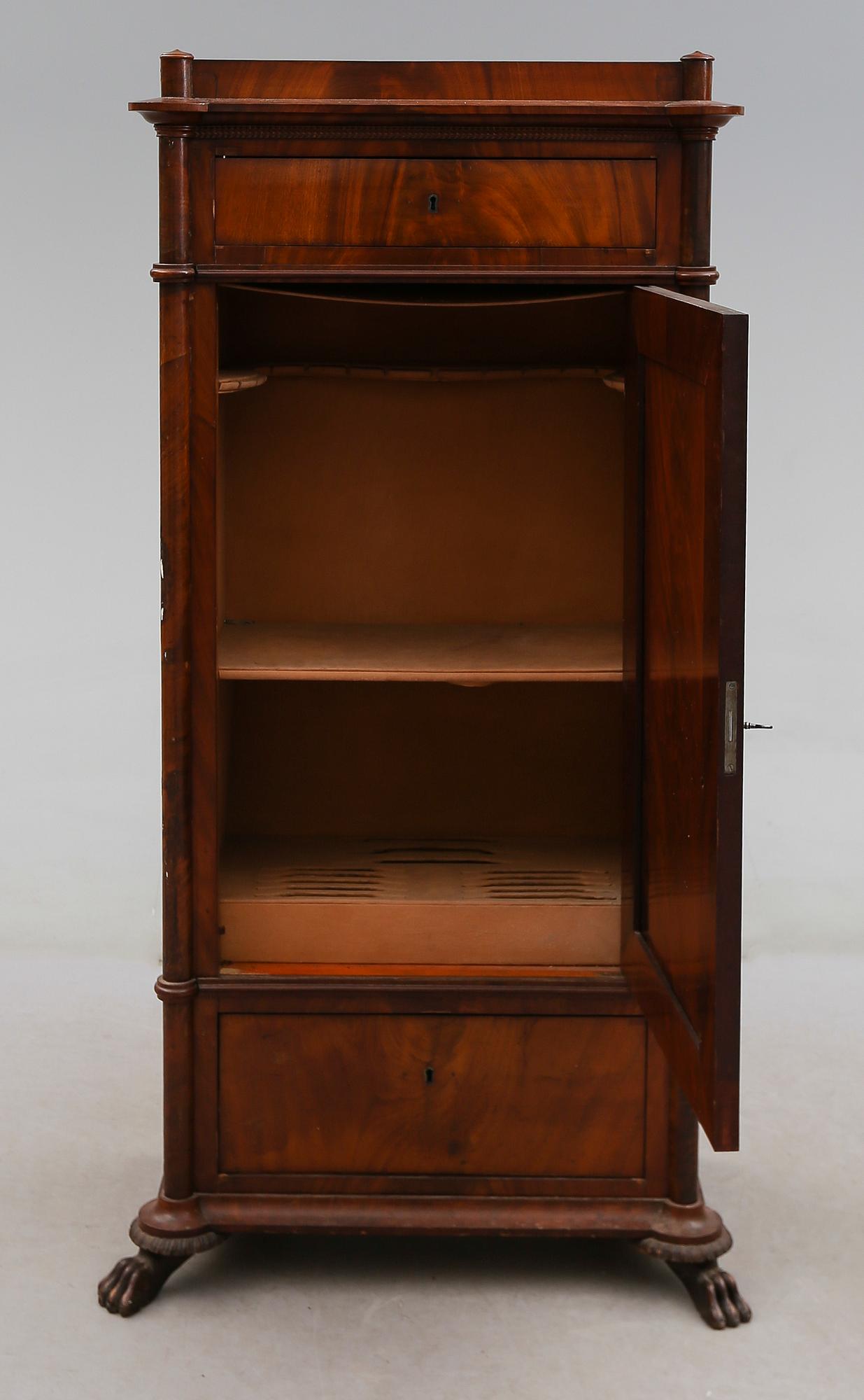 SKÅP, senempire, 1800-talets mitt.