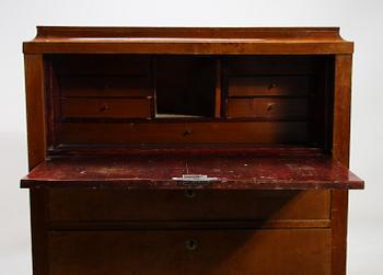 CHIFFONJE. Senempire 1800-talets mitt.