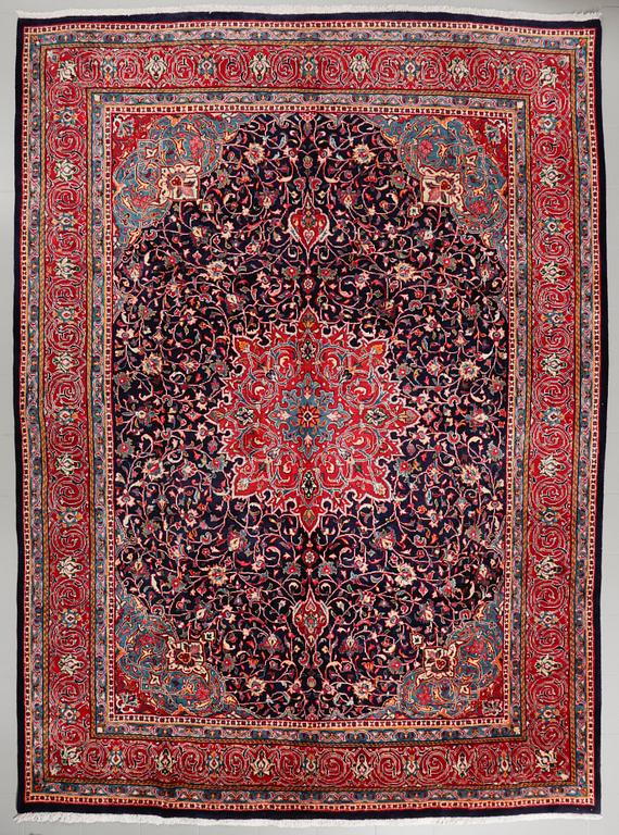 A Sarouk rug, old, 402 x 302 cm.