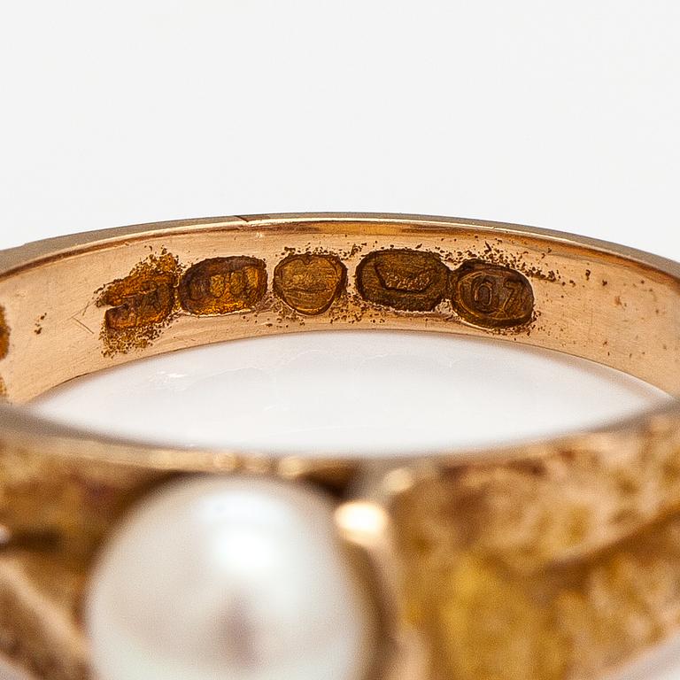 Björn Weckström, A 14K gold ring "Lappland spring" with a cultured pearl. Lapponia 1967.