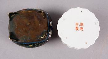 SKÅLFAT, KRUKA samt VATTENBEHÅLLARE FÖR MÅLNING, porslin, emalj, Kina.