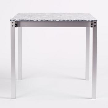 Fredrik Paulsen, unikt bord samt fyra stolar, "Chair One & Table One, The Peace Set", JOY, 2024.