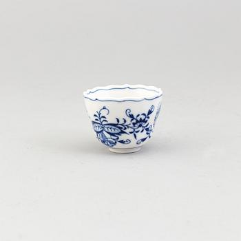 KAFFEKOPPAR, 12 st, "Lökmönstret", Meissen, Tyskland, 1900-tal.