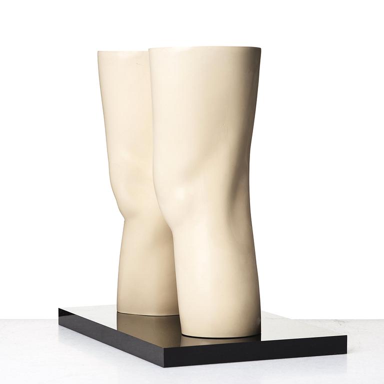 Claes Oldenburg, "London knees".