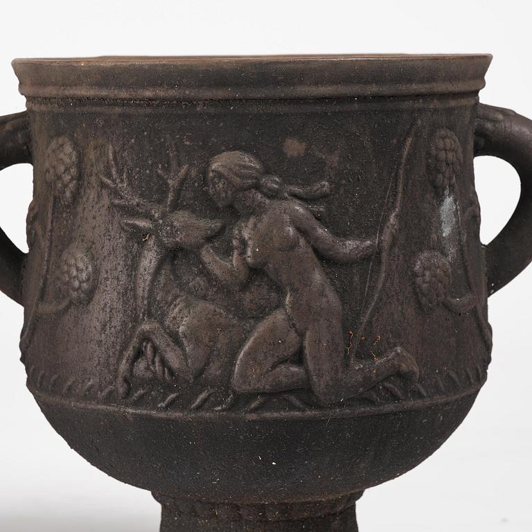 Ivar Johnsson, trädgårdsurnor, ett par, "Diana", Näfveqvarns bruk, Swedish Grace.