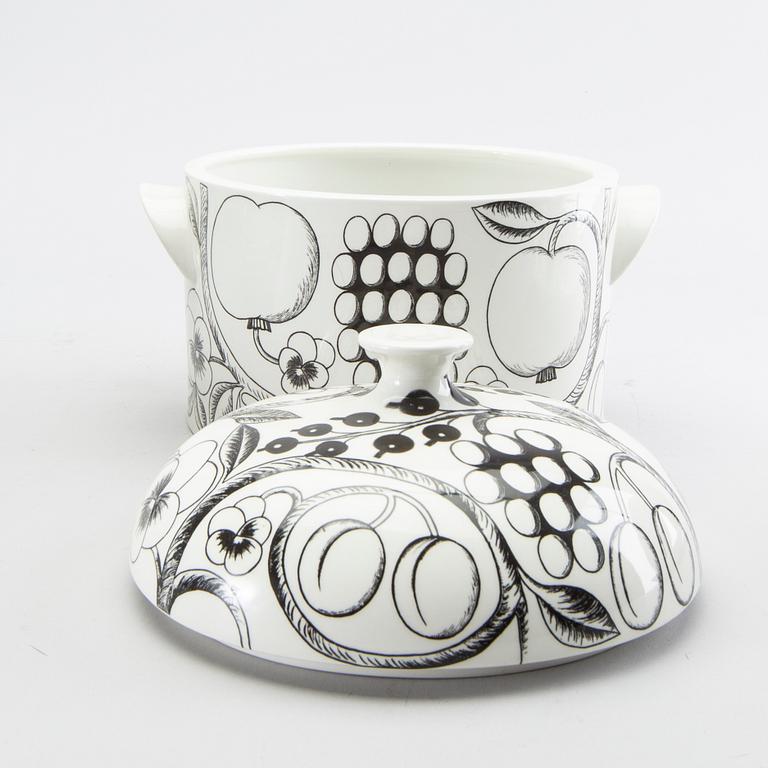 Birger Kaipiainen, An eight pcs Paratiisi dinner service form Arabia Finland later part of the 20th century.