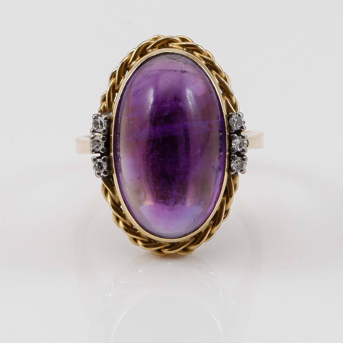 RING, 18K guld, ametist samt 6 mindre diamanter.