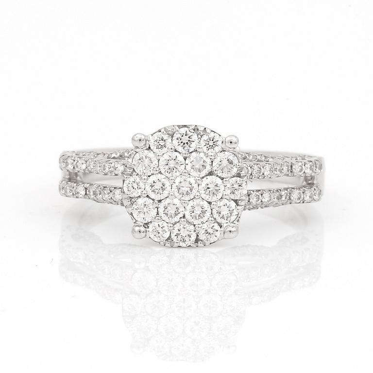 RING, vitguld 18K, briljantslipade diamanter totalt ca 0.71ct. Tot ca 3 gram.