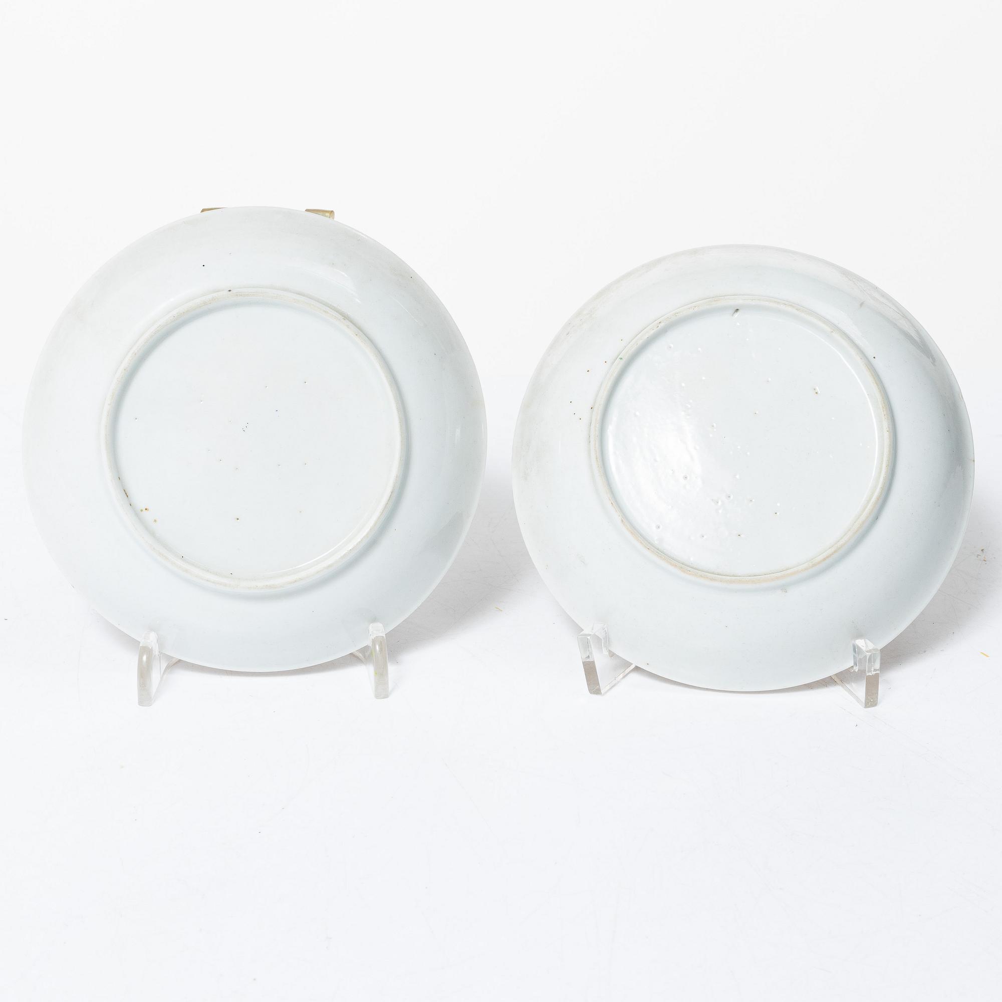 Seven pieces of porcelain plates and dishes, China, Qianlong (1736-95).