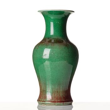 A flambéglazed vase, late Qing dynasty, 19th Century.