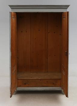 KLÄDSKÅP, 1800-talets andra hälft.