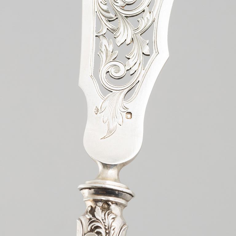 A French silver serving set, mark of Louis Ravinet & Charles Denfert, Paris circa 1900.