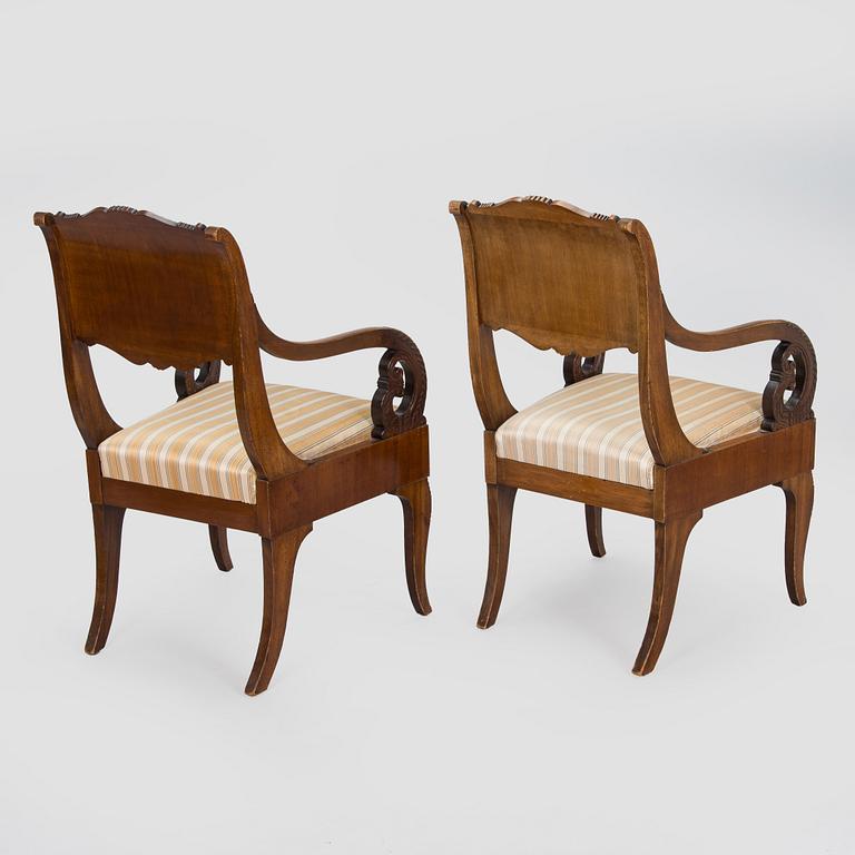 Karmstolar, ett par, biedermeierstil, 1920-30-tal.