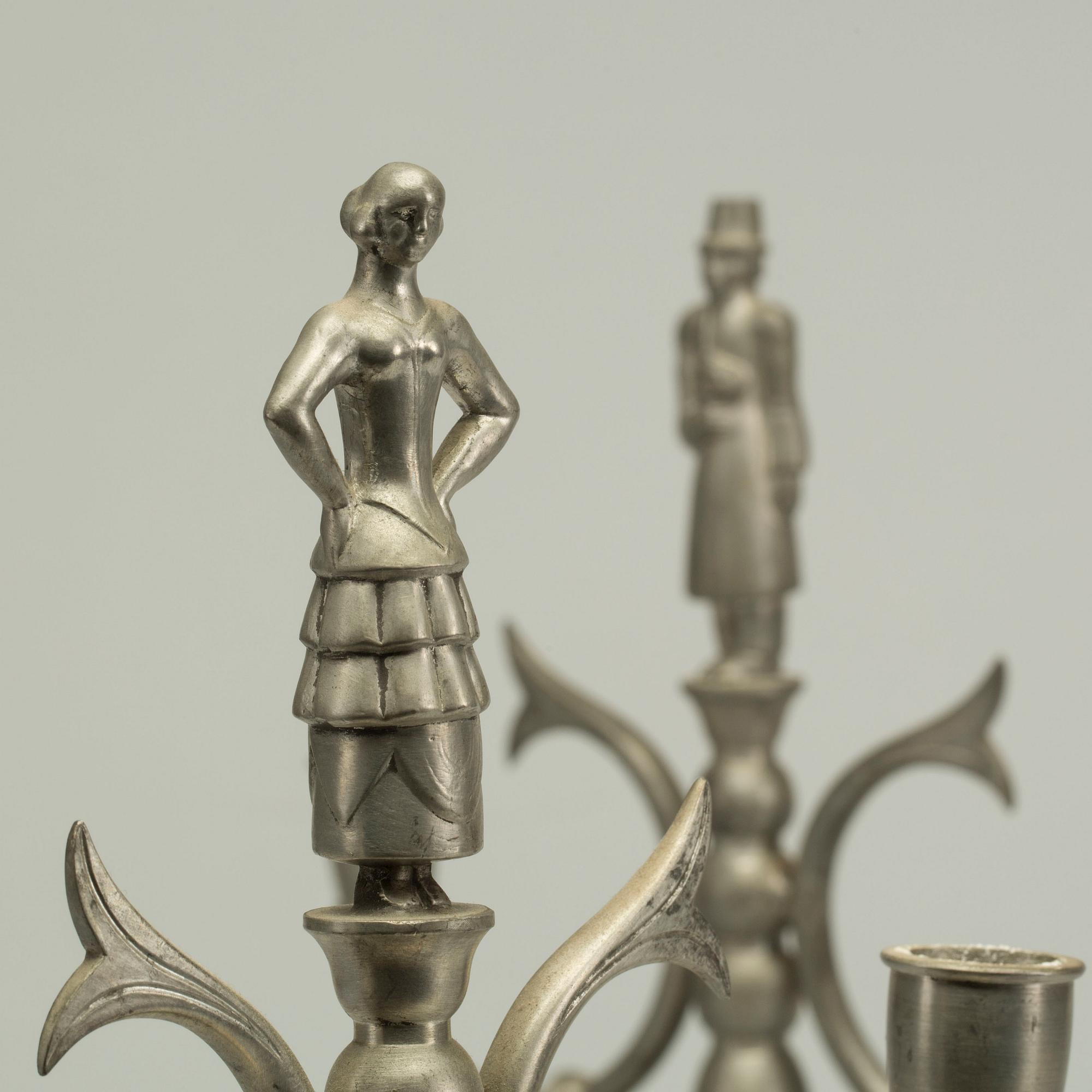 KANDELABRAR, tenn, ett par. Nils Fougstedt för Firma Svenskt Tenn, Stockholm 1929.