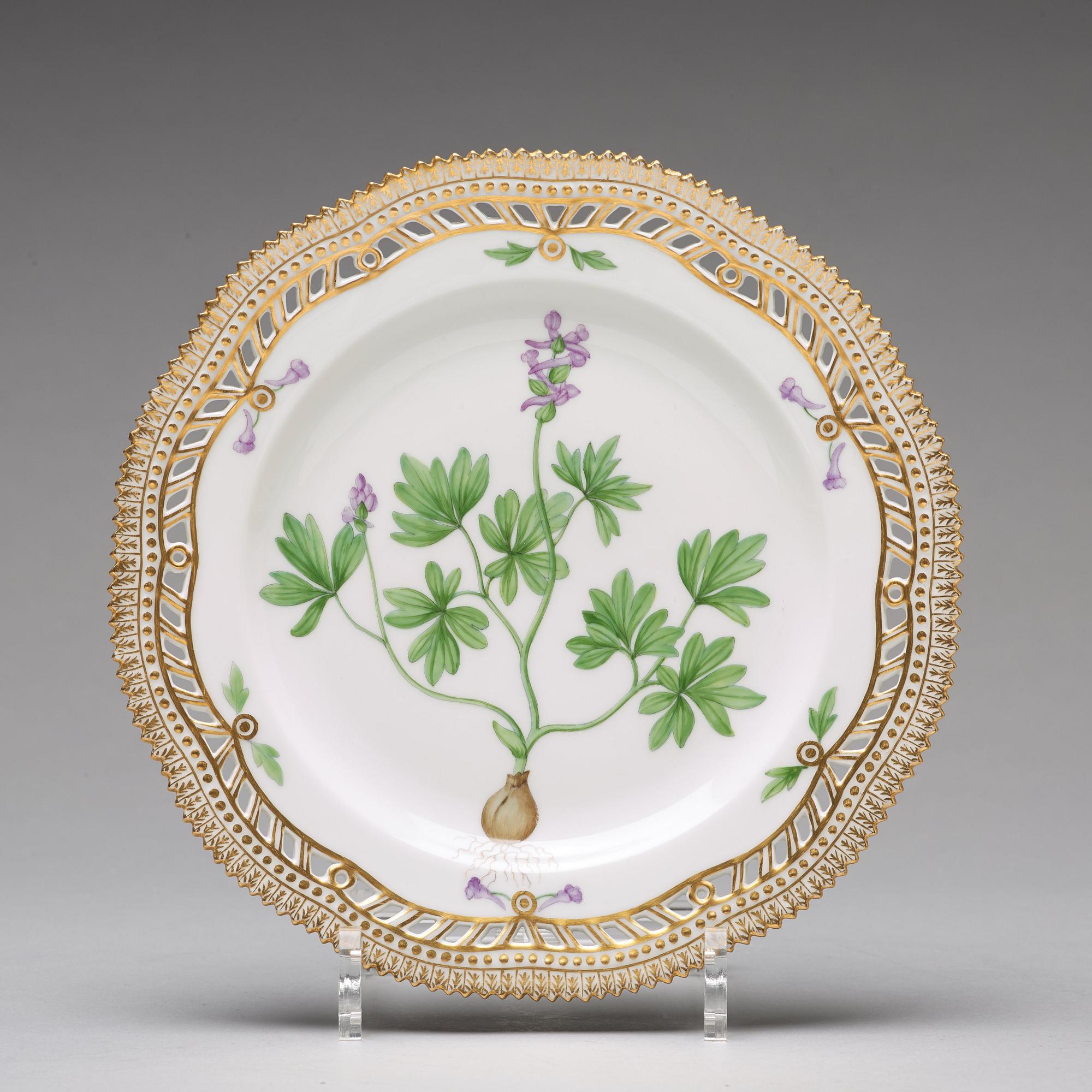 A set of 12 Royal Copenhagen 'Flora Danica' dessert dishes, Denmark, 20th Century.