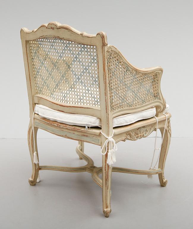 KARMSTOL, rokokostil, 1900-talets andra hälft.