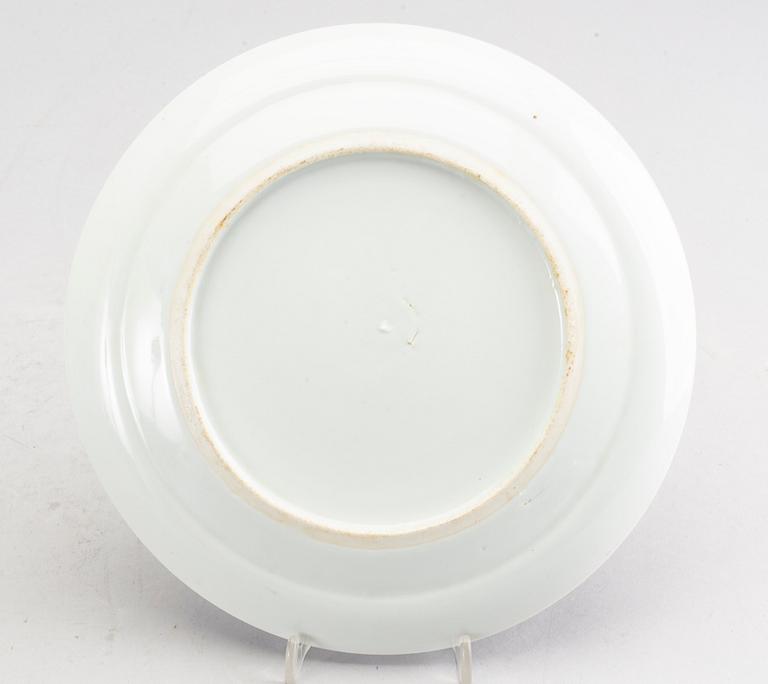 A set of five Chines 19th century porcelain plates.