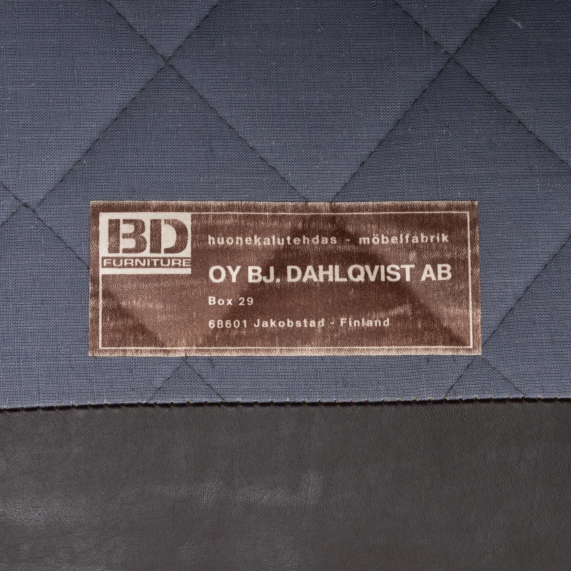 Fåtöljer, ett par, Chesterfieldmodell, OY BJ Dahlqvist AB, BD Furniture, Jakobstad, Finland, 1900-talets andra hälft.