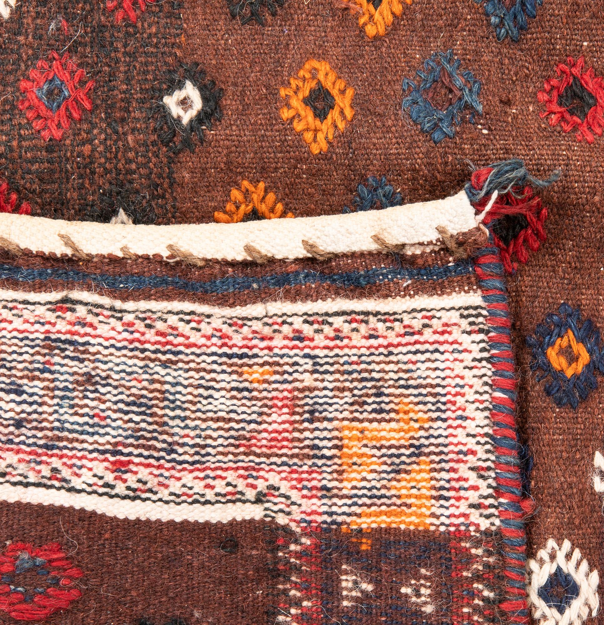 Rug Bakthiari Sofreh old 120x122 cm.