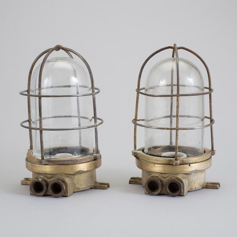 FARTYGSLAMPOR/LAMPETTER, 2 stycken. 1900-talets mitt.