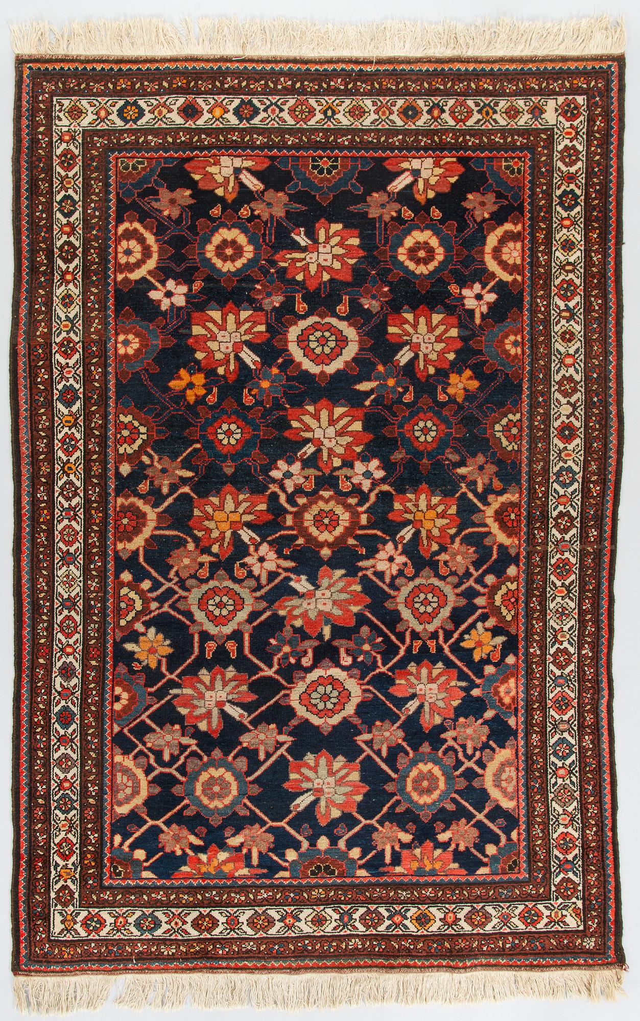 A Hamadan rug of 'Mina Khani design'. Circa 197 x 131 cm.