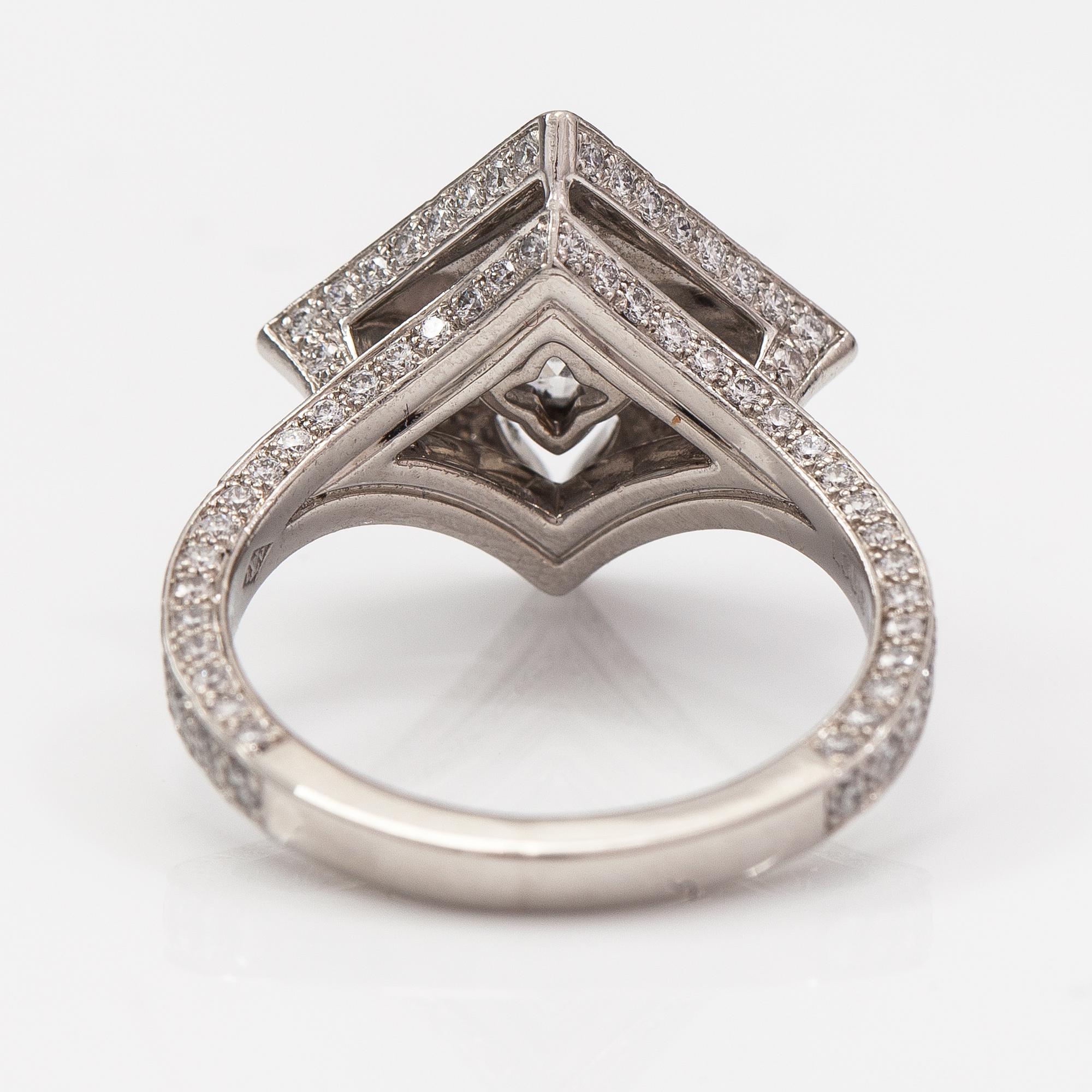 Louis Vuitton, A platinum ring with diamonds ca. 2.33 ct in total. Marked Louis Vuitton 52m 390234. 2018.
