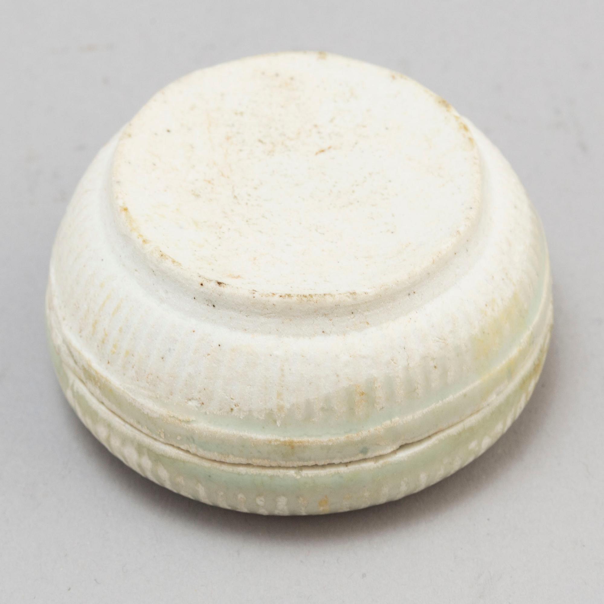 A glazed box with cover, Song/Yuandynastin (960-1368).