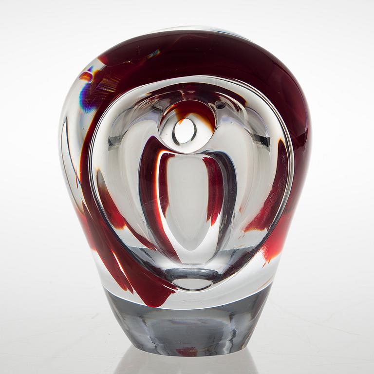 A KARI ALAKOSKI GLASS SCULPTURE / VASE, signed K. Alakoski Iittala 2008.