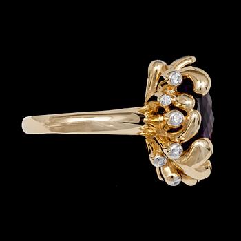 RING, fantasislipad ametist med briljantslipade diamanter, tot. ca 0.20 ct.