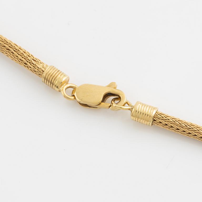 18K gold necklace.