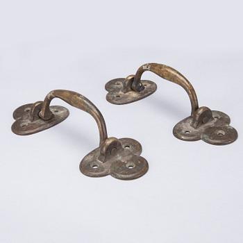 HANDTAG, ett par, brons, 1700-tal.
