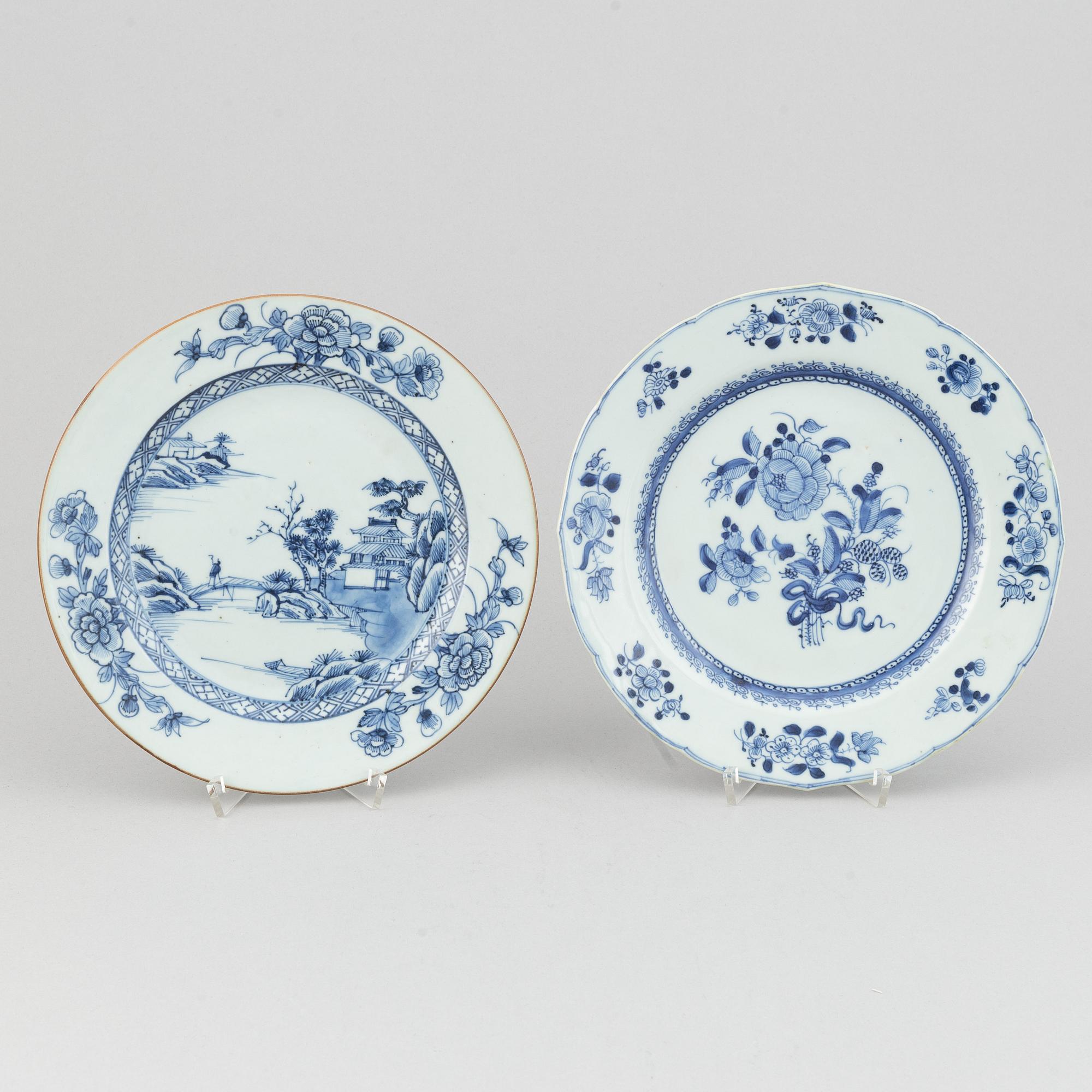 Tallrikar, fyra stycken (2+2), kompaniporslin. Qingdynastin, Qianlong (1736-95).