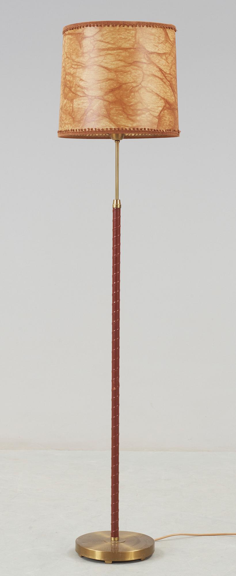 GOLVLAMPA, mässing och läder, omkring 1900-talets mitt.