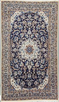 MATTA, sannolikt Nain part silk. Ca 203 x 116,5 cm.