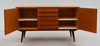 SIDEBOARD, 1900-talets mitt.