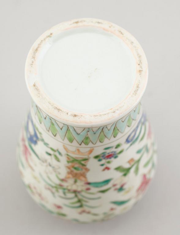 LOCKURNA, porslin, Kina, sannolikt 1800-tal.