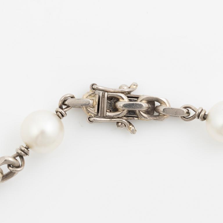 Armband 18K vitguld, ankarlänkar med sex stycken odlade pärlor, 1950-tal.