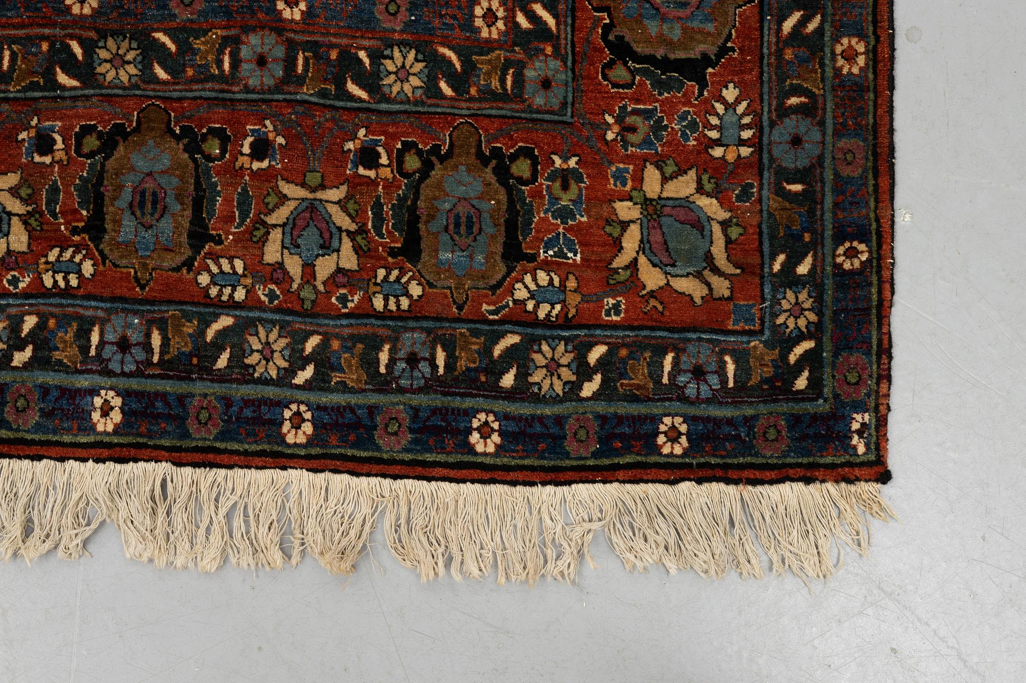 A carpet, semi-antique Veramin, ca 300 x 204 cm.