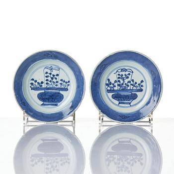 Fat, 10 stycken, porslin. Qingdynastin, 1700-tal.