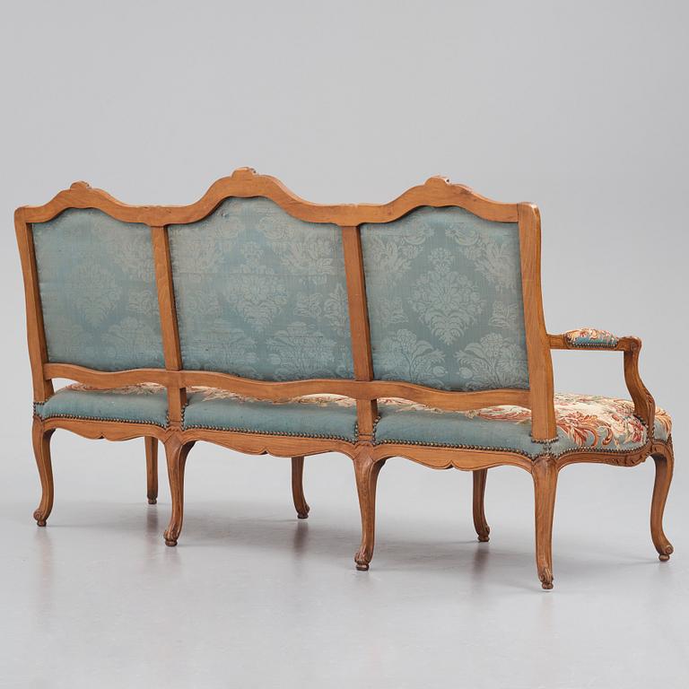 Karmstolar, sex stycken, Frankrike 1700-talets mitt, Louis XV. (Soffa 1800-tal medföljer).
