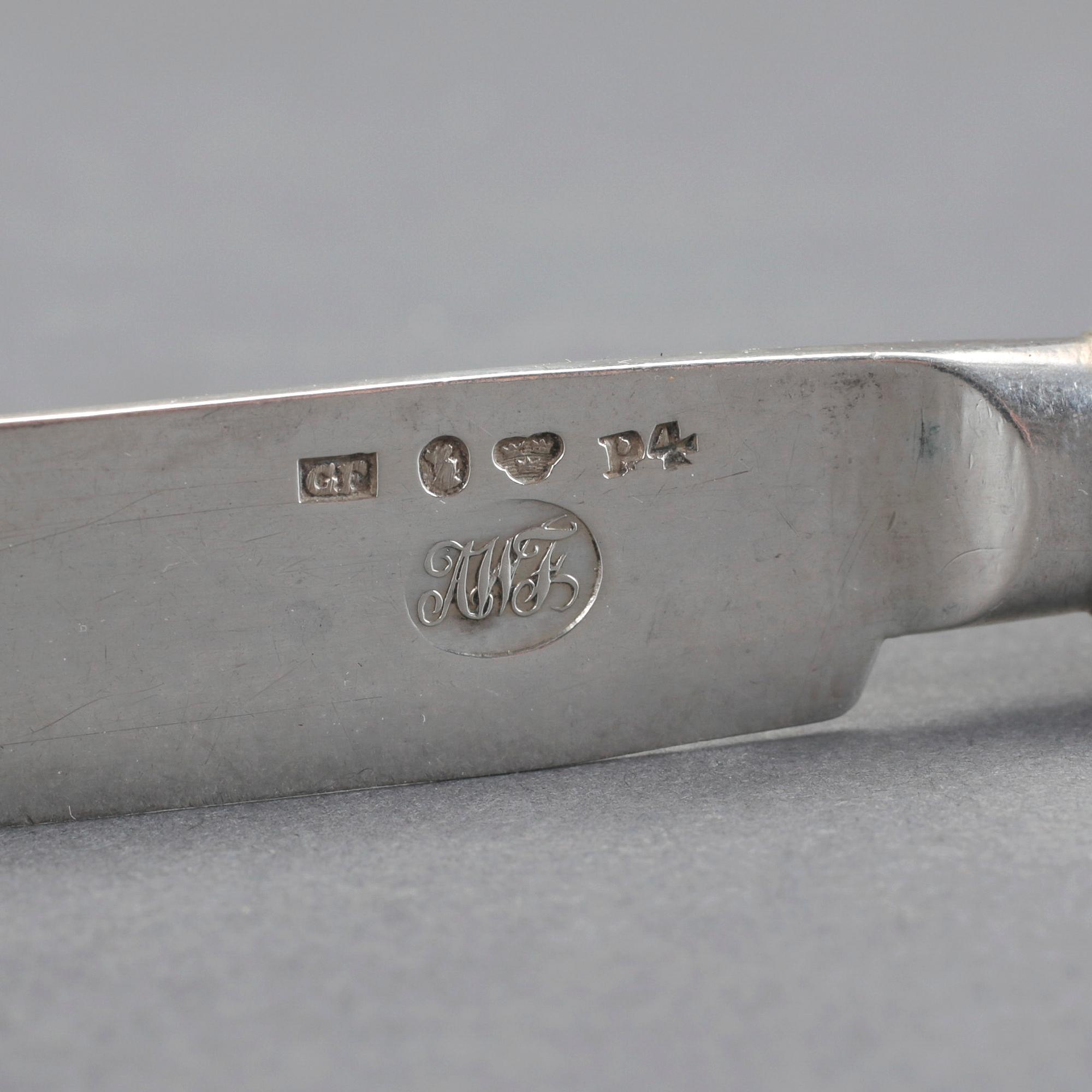 KNIVAR, 8 st, silver. Bl a Gustaf Folcker och Johan Petter Grönvall, Stockholm 1829-1845. Vikt ca 381 gram.
