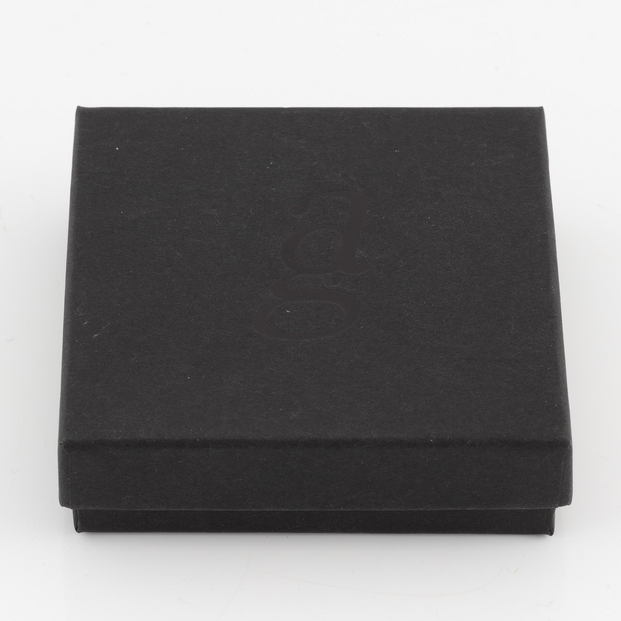 Earrings, a pair, 18K gold with six pendants. Annika Gustavsson.