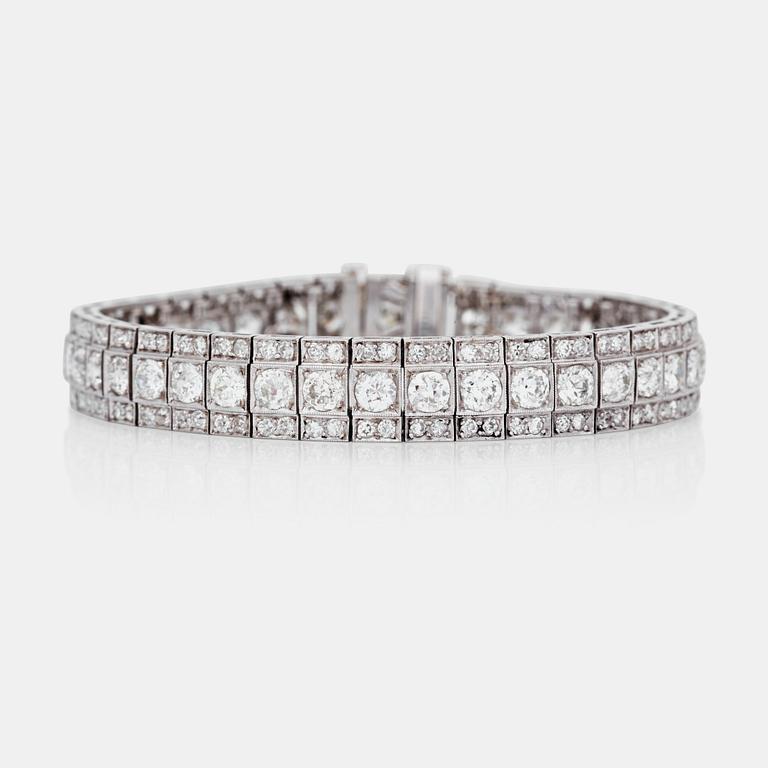 An Art Deco old-cut diamond bracelet. Total carat weight circa 11.00 cts.