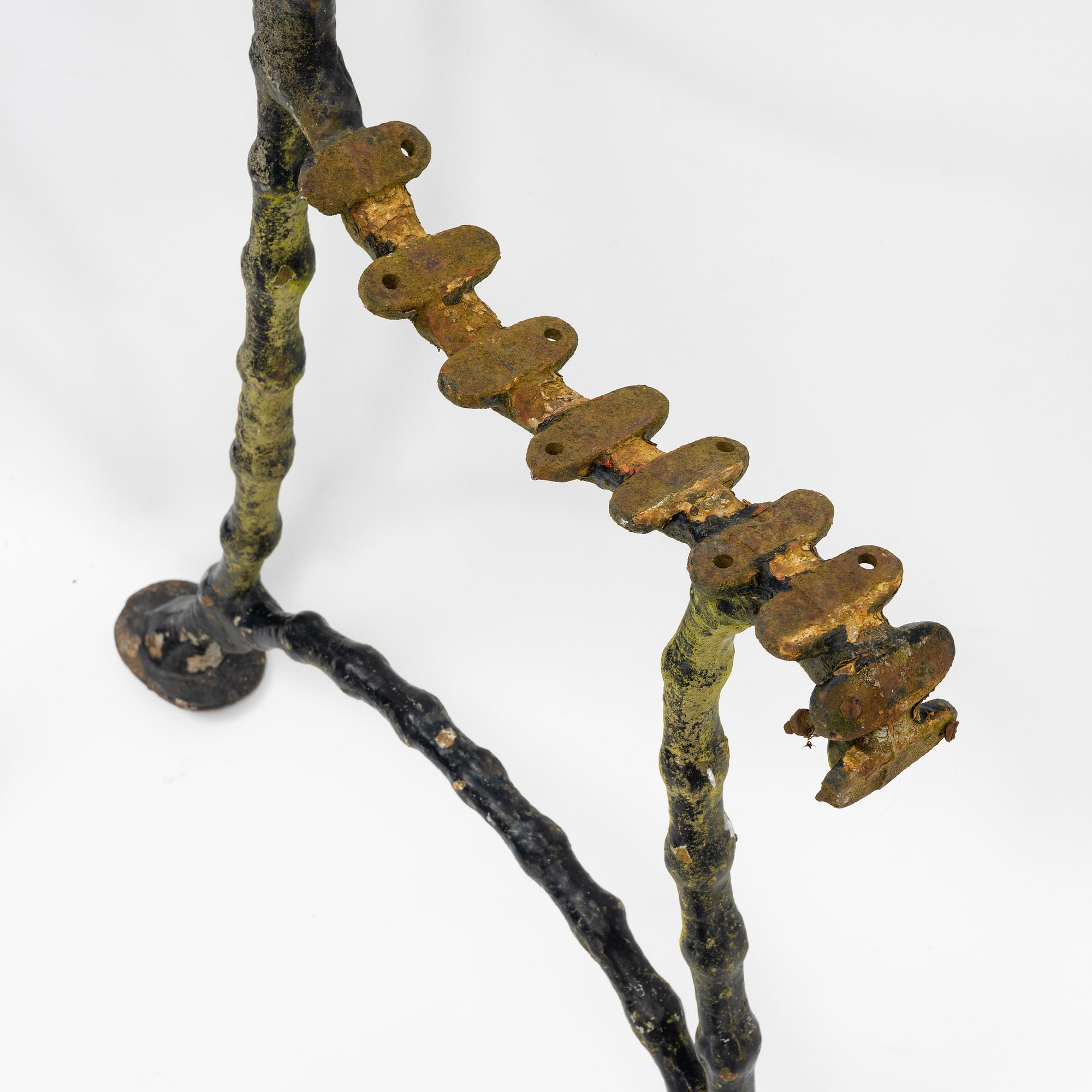 A pair of cast iron ends for a garden sofa, early 20th Century.