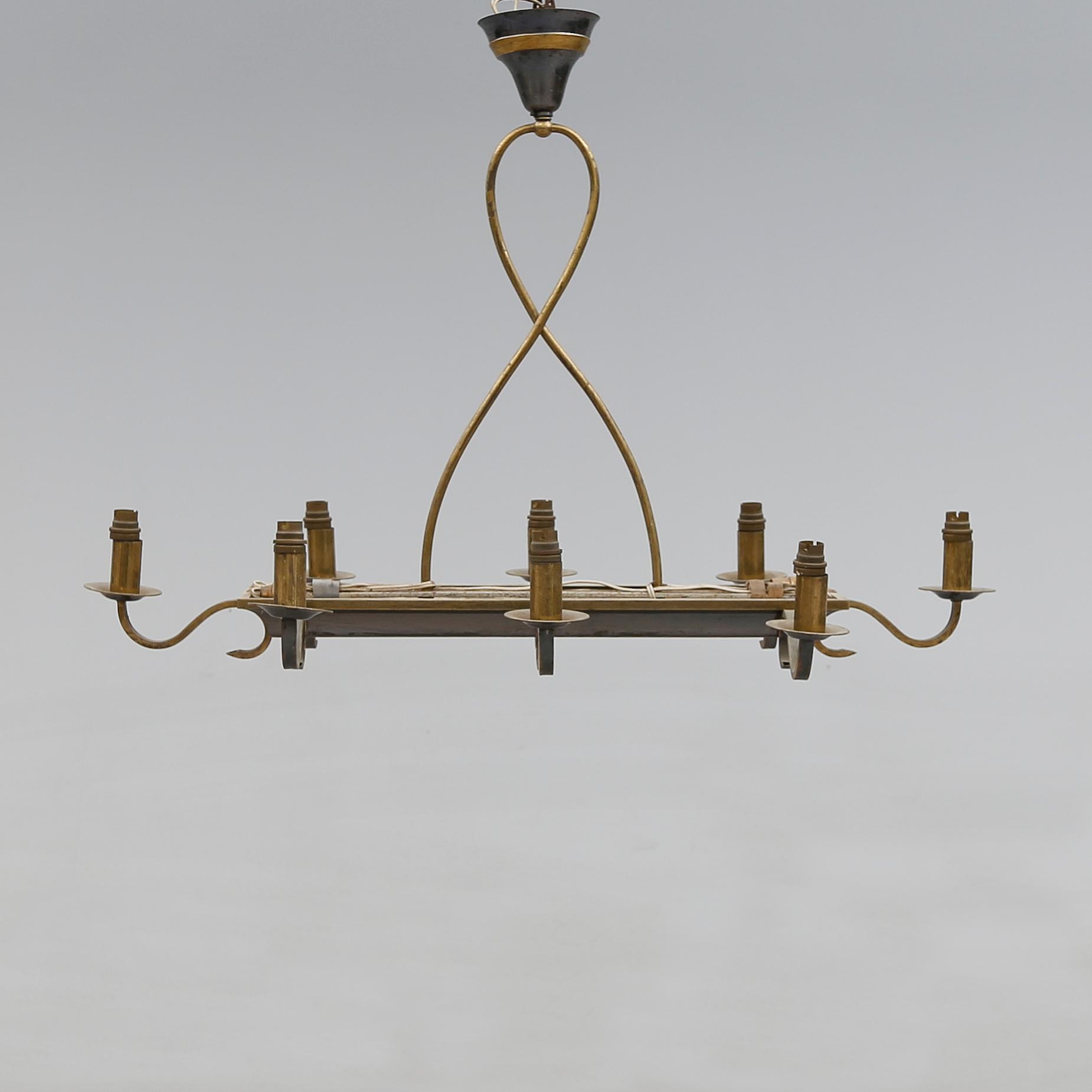 TAKLAMPA, 1900-talets mitt. Höjd 65 cm.
