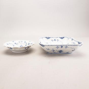 A Royal Copenhagen Muselmalet halvblonde 1940s 51 pcs porcelain dinner service.