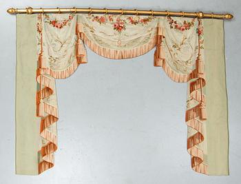 Curtains with pelmet in one, 4 pcs. as well as a small box, tapestry weave, Aubusson second half of the 19th century.