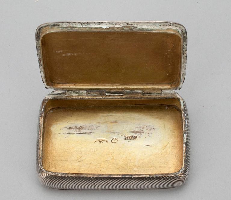 SNUSDOSA, silver, Helsingfors, Gabriel Wahlbäck 1831-1837. Vikt 30 g.