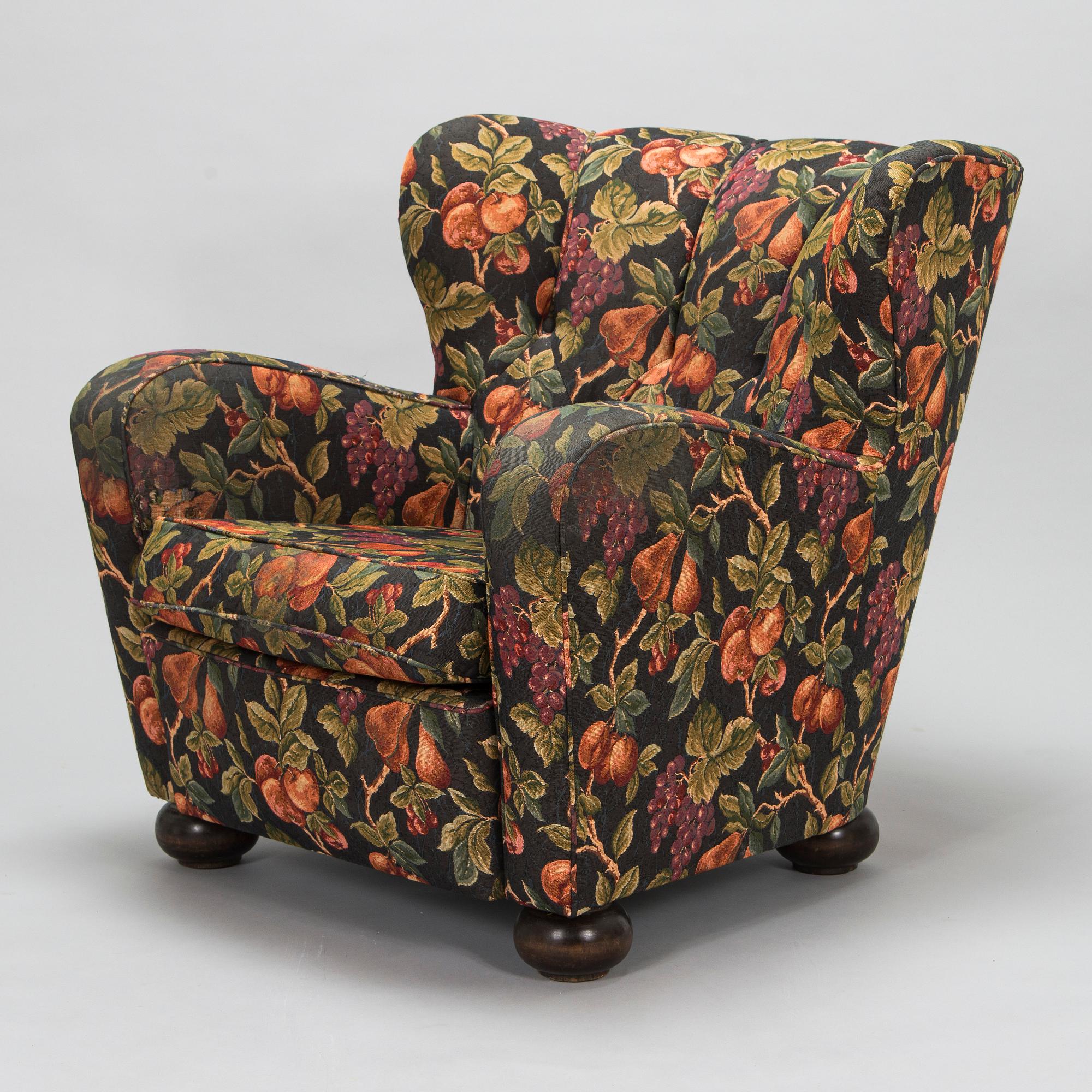 A mid-20th century armchair.